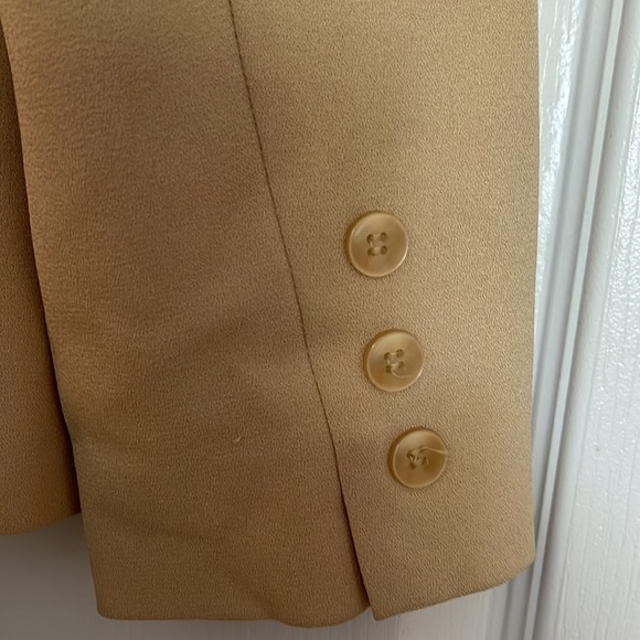 Vintage Jones New York suit, Skirt and jacket, Skirt size 14, jacket size 12 - Picture 7 of 10